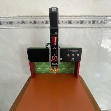 Trụ hàn cell pin tự động EZI Servo 56L Pro cho pin 32140