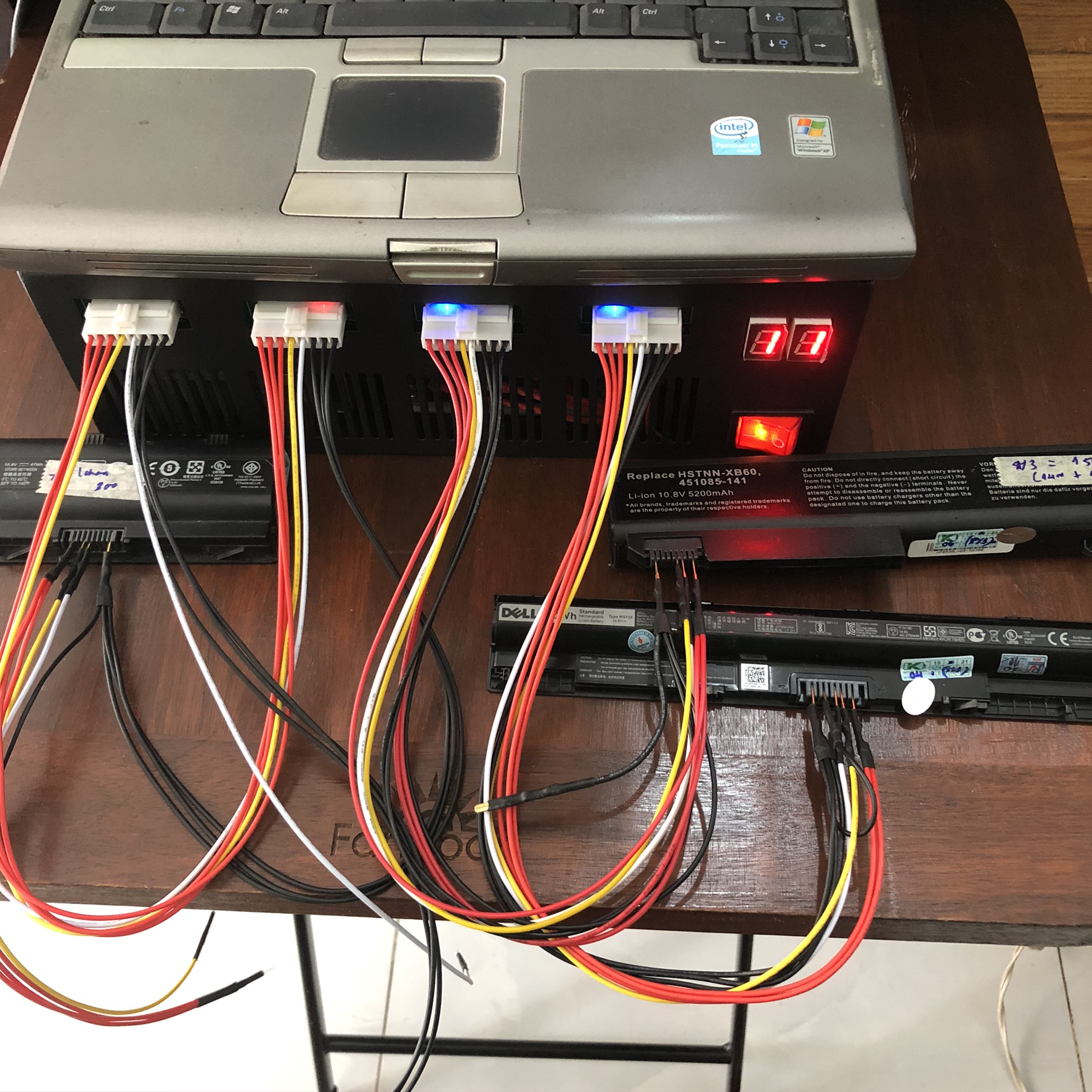 Máy sạc xả và đo dung lượng pin laptop chuyên dụng