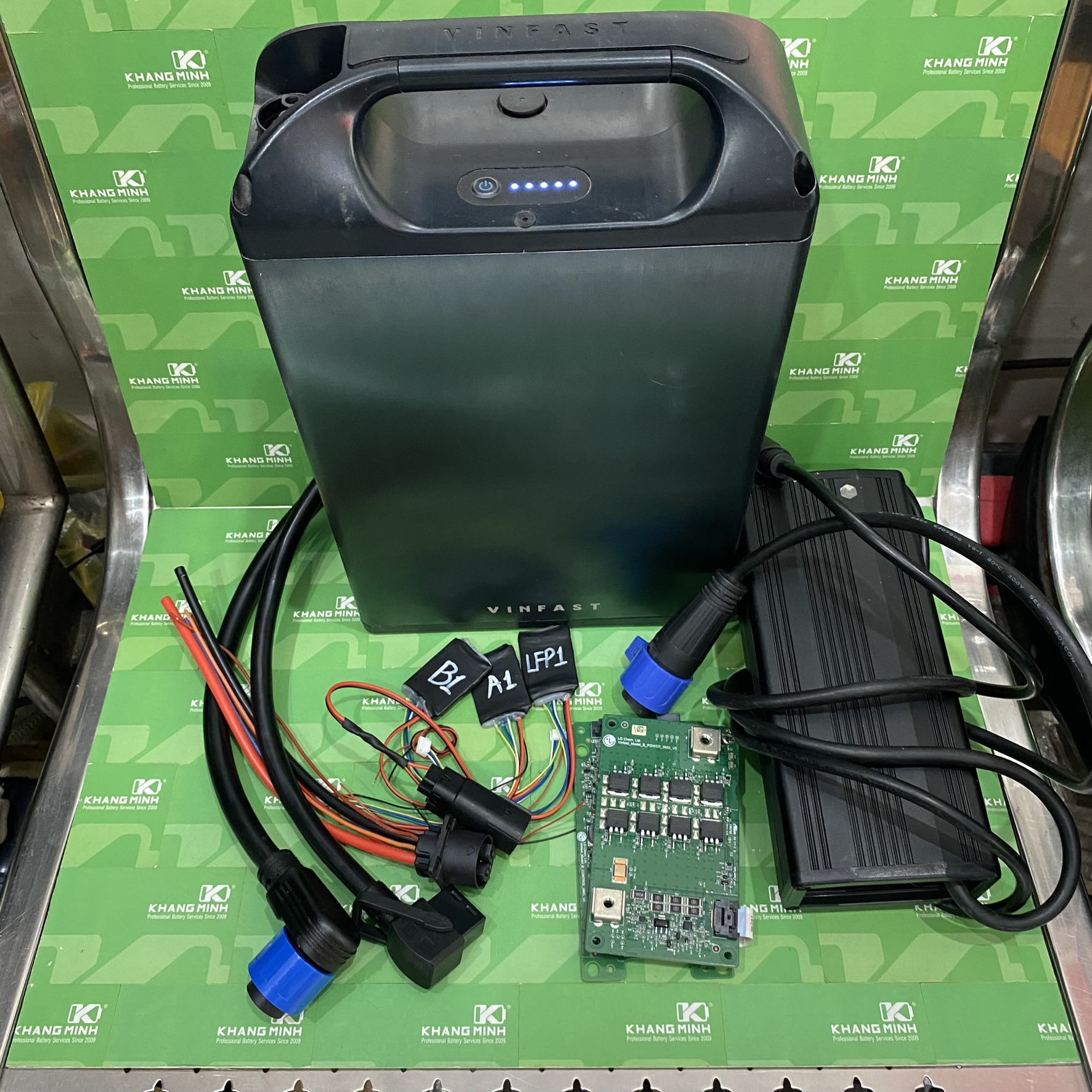 Vinfast - Pin sạc và phụ tùng thay thế