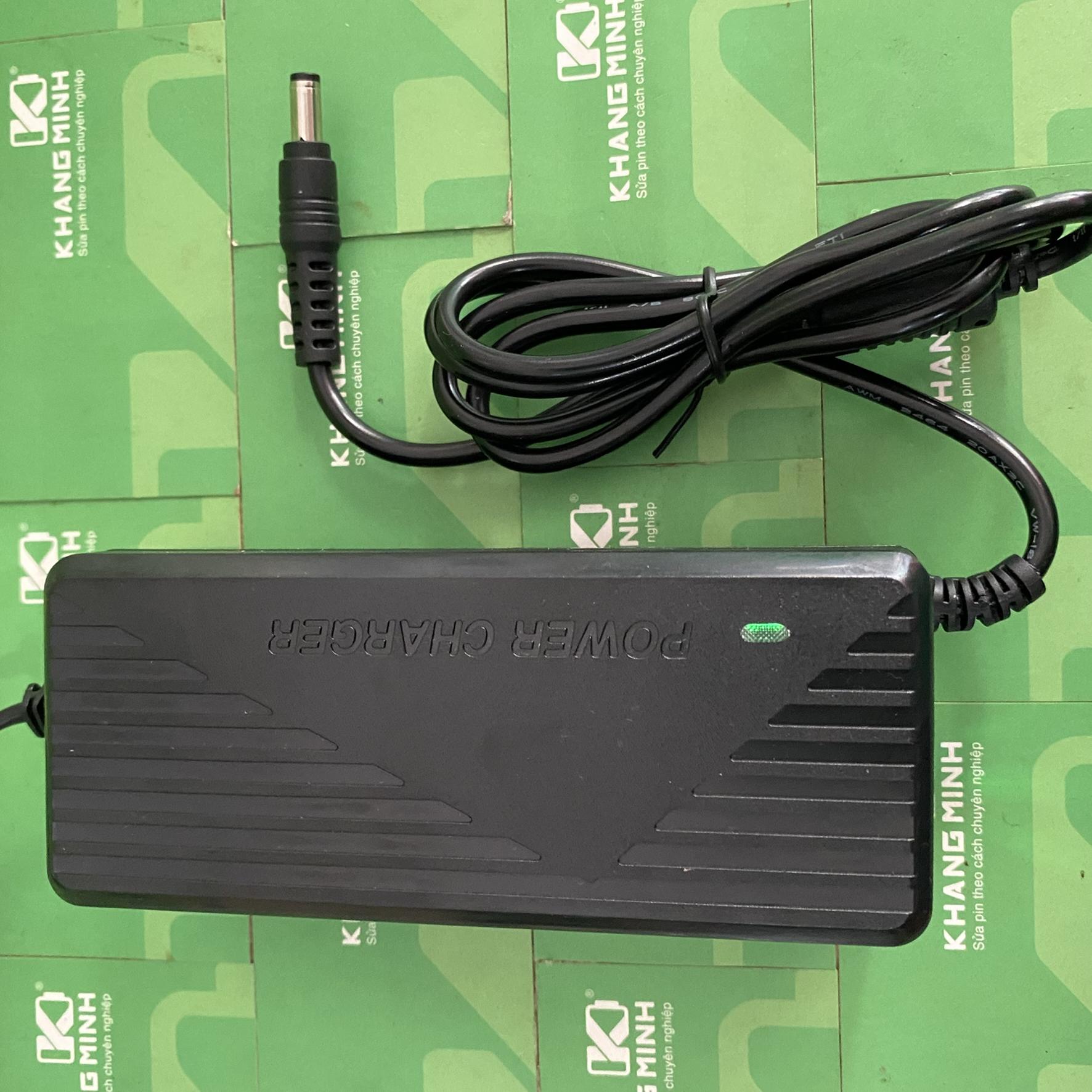 Sạc pin 21V 3A có quạt và đèn báo đầy dùng cho pin 5S 18V