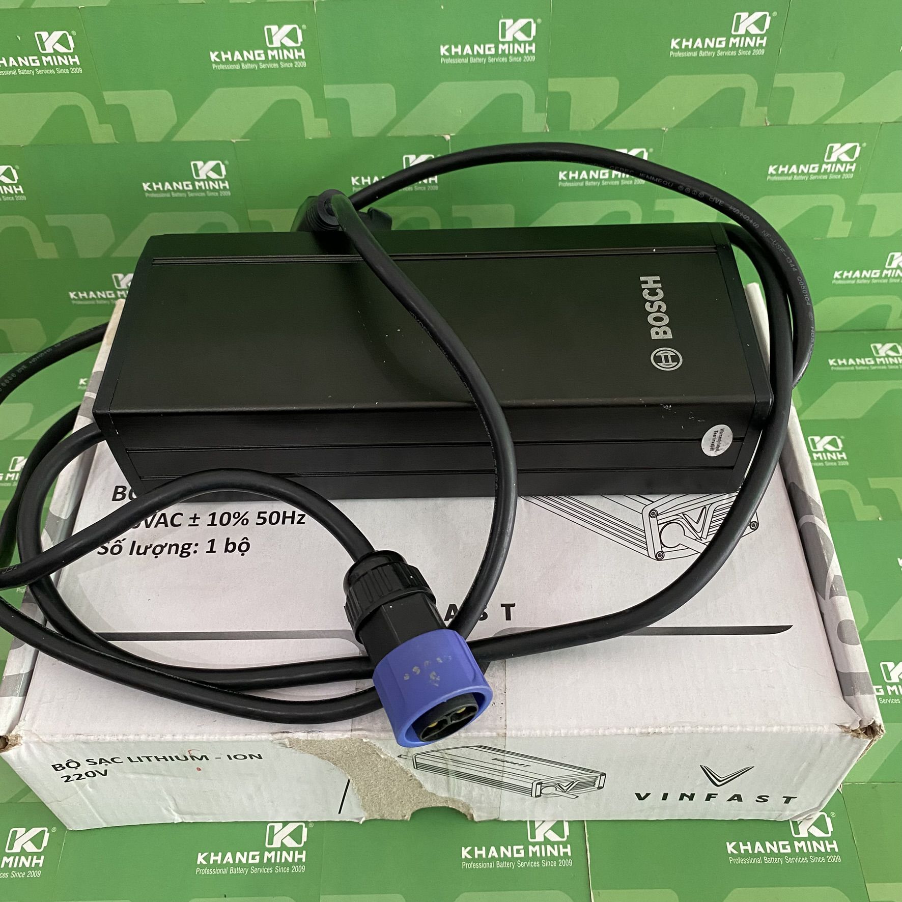 Sạc A1 60V 5A 350W Xe Máy Điện Vinfast Klara A1 mới 99%